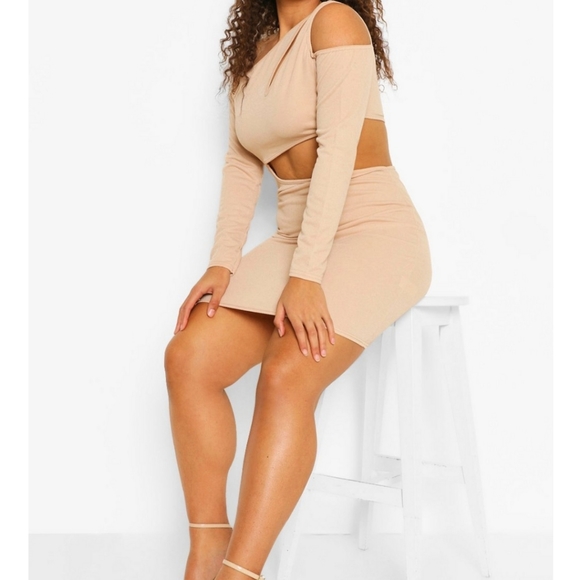 Plus Size Cutout Side Long Sleeve Bodycon dress - Picture 3 of 4
